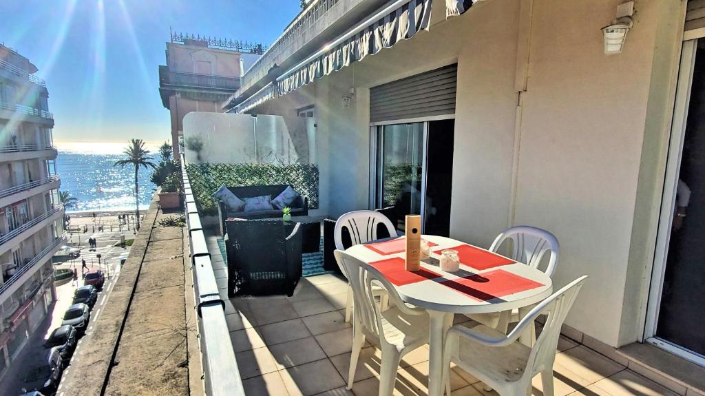 Résidence Jardins Du Morel Bat B - 3 Pièces pour 6 Personnes 99 73550 Les Allues