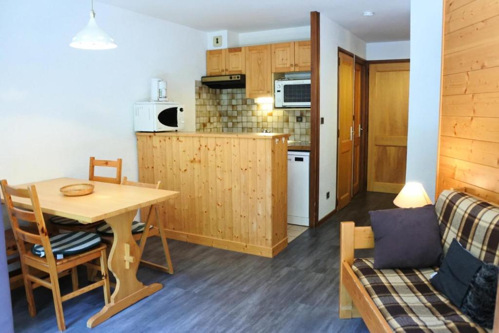 Appartement Residence La Corniche - 2 Pièces pour 4 Personnes 774 340 B Taille de Mas du Nant Crue 74110 Morzine