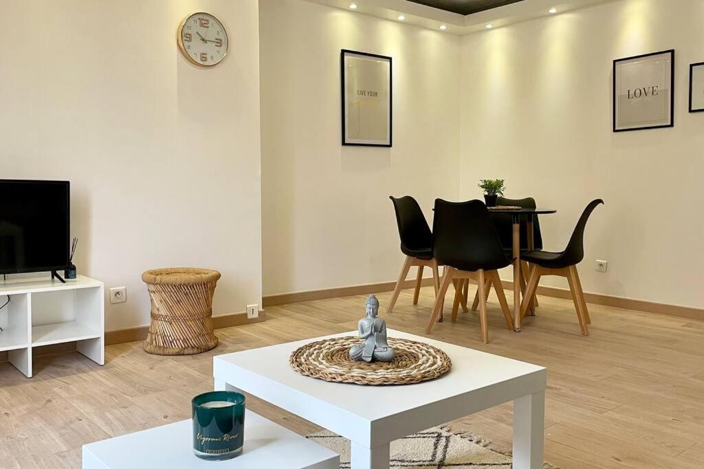 Résidence La Marie Galante - 2 Pièces pour 5 Personnes 964 30240 Le Grau-du-Roi