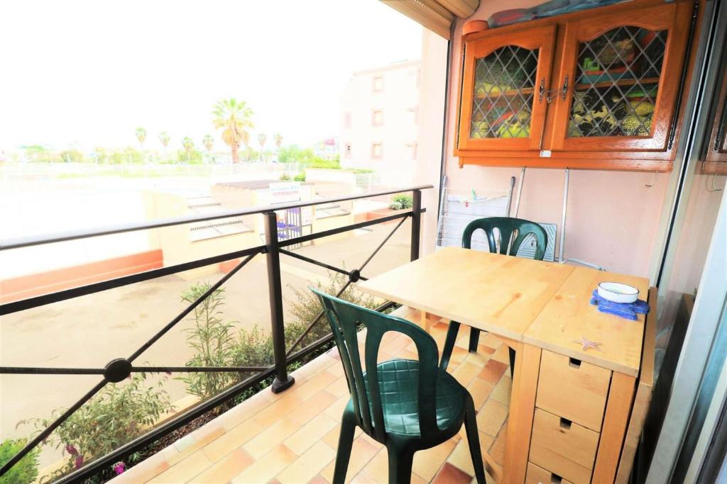 Résidence Lagon Bleu - Studio pour 4 Personnes 144 199 Avenue jean jaurès Rés. Lagon Bleu, Bât F 1er étage n°108- pk N°72, 30240 Le Grau-du-Roi