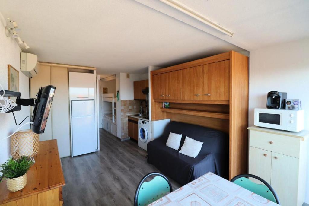 Résidence Lagon Bleu - Studio pour 4 Personnes 544 302 Avenue Jean Jaurès, Rés. Lagon Bleu Bât C 3ème ét. Pk n°130, 30240 Le Grau-du-Roi