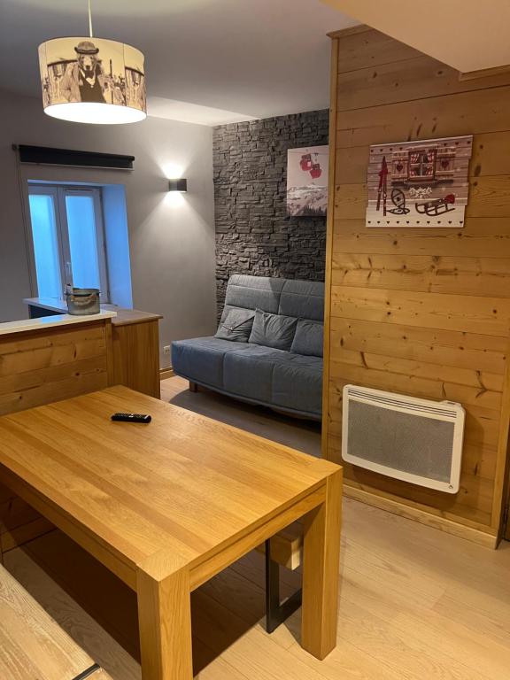 Appartement Résidence le BELALP, magnifique T3 au cœur des 2 Alpes, à 2 pas des commerces et à 100 m des pistes 27 Place de l'Alpe de Venosc 38860 Vénosc