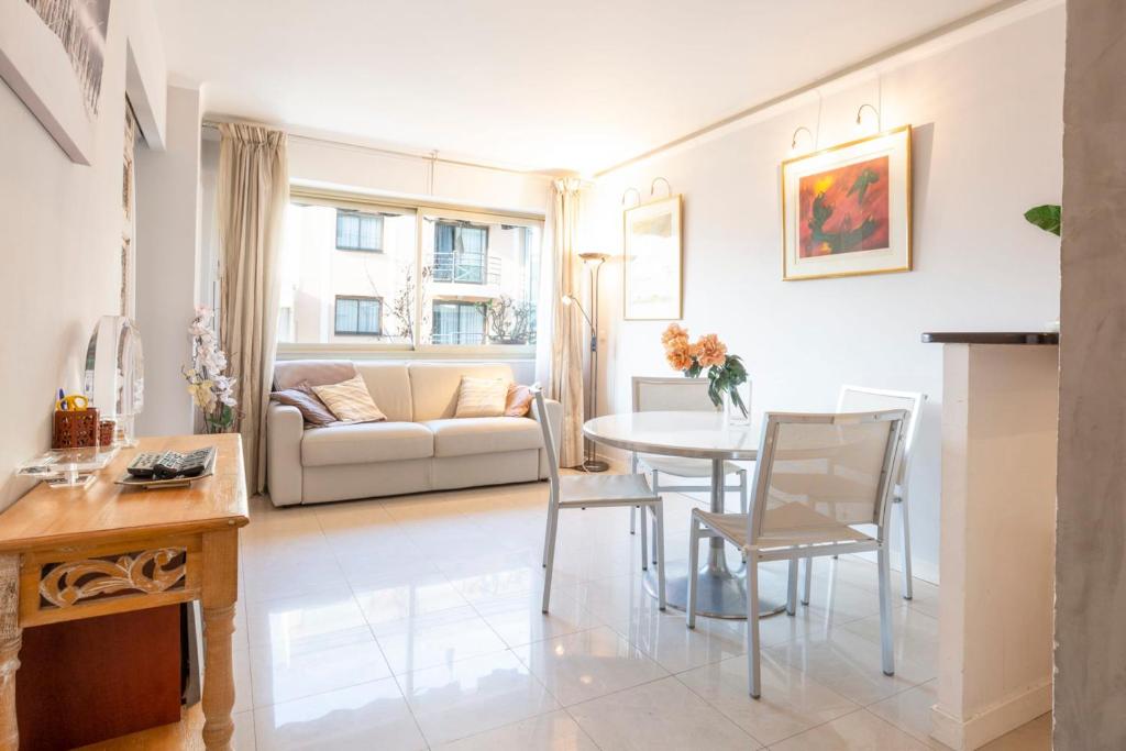 Appartement Résidence Le Cheverny 3 Rue Latour-Maubourg 06400 Cannes