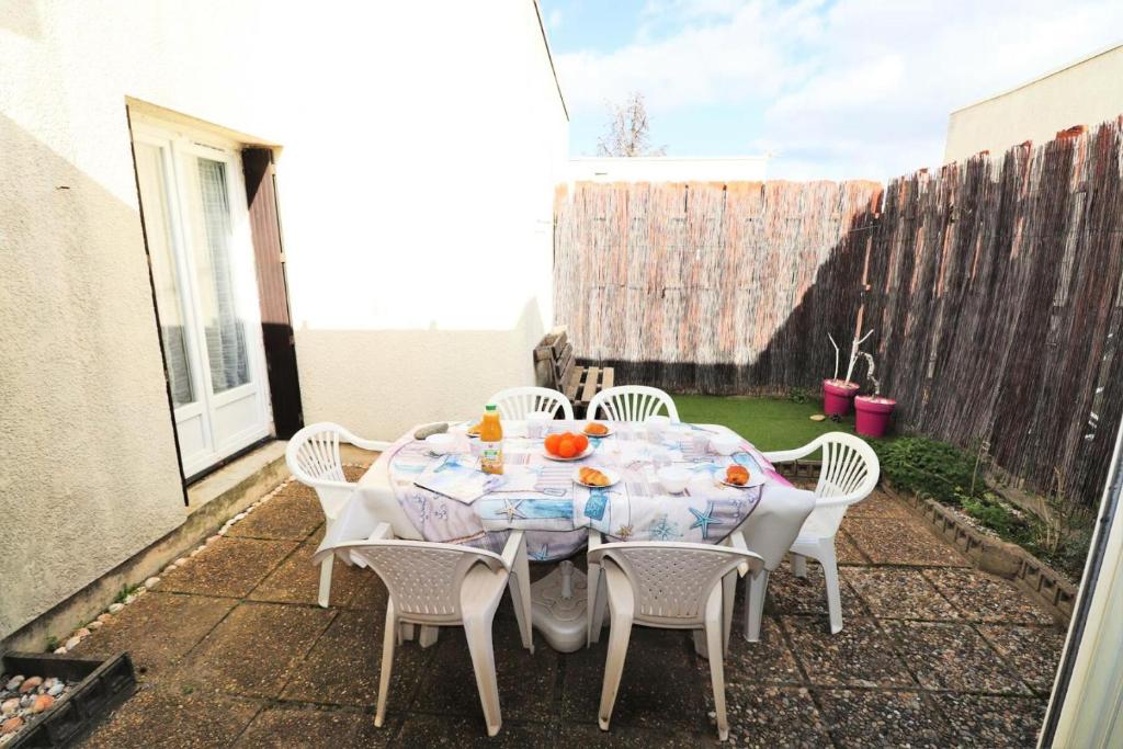 Résidence Le Grau Village - 3 Pièces pour 6 Personnes 004 343 rue des primevères, GRAU VILLAGE N°71- pk N°71, 30240 Le Grau-du-Roi