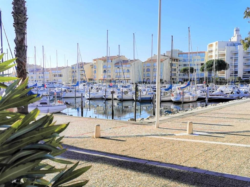 Appartement Résidence LE LAMPARO - 2 Pièces pour 4 Personnes 84 1 Centre Commercial du Port, BP24 11370 Port Leucate