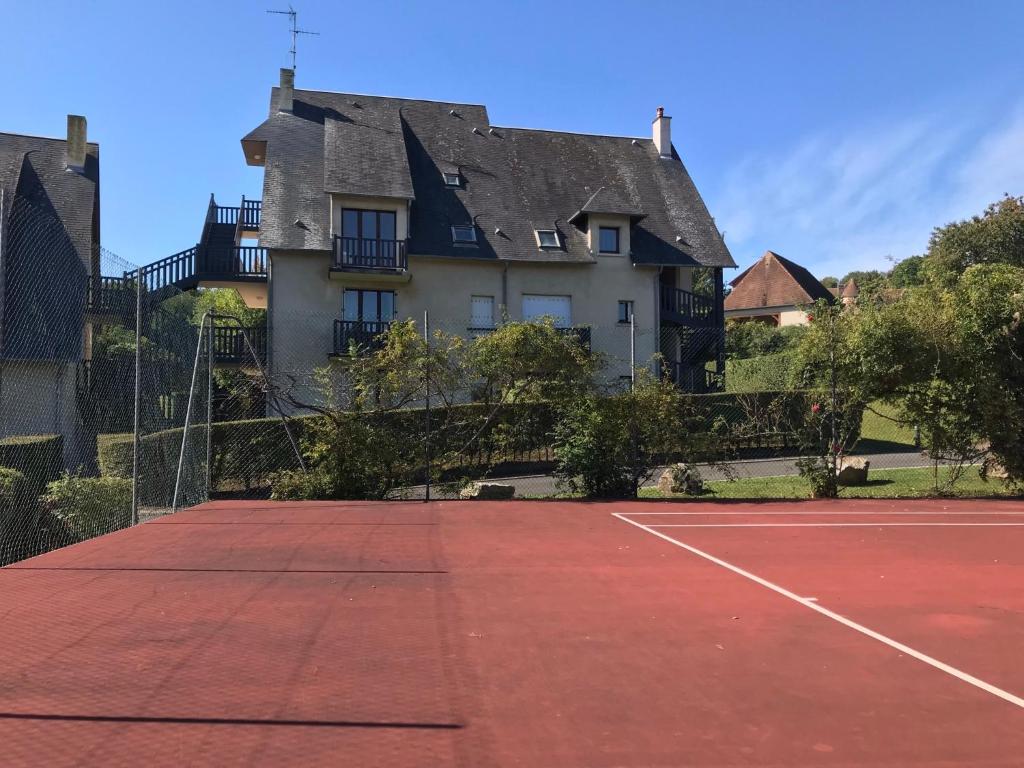 Appartement Résidence le Manoir du Mont Canisy Piscine & Tennis 6 Avenue de la Vallée 14800 Deauville