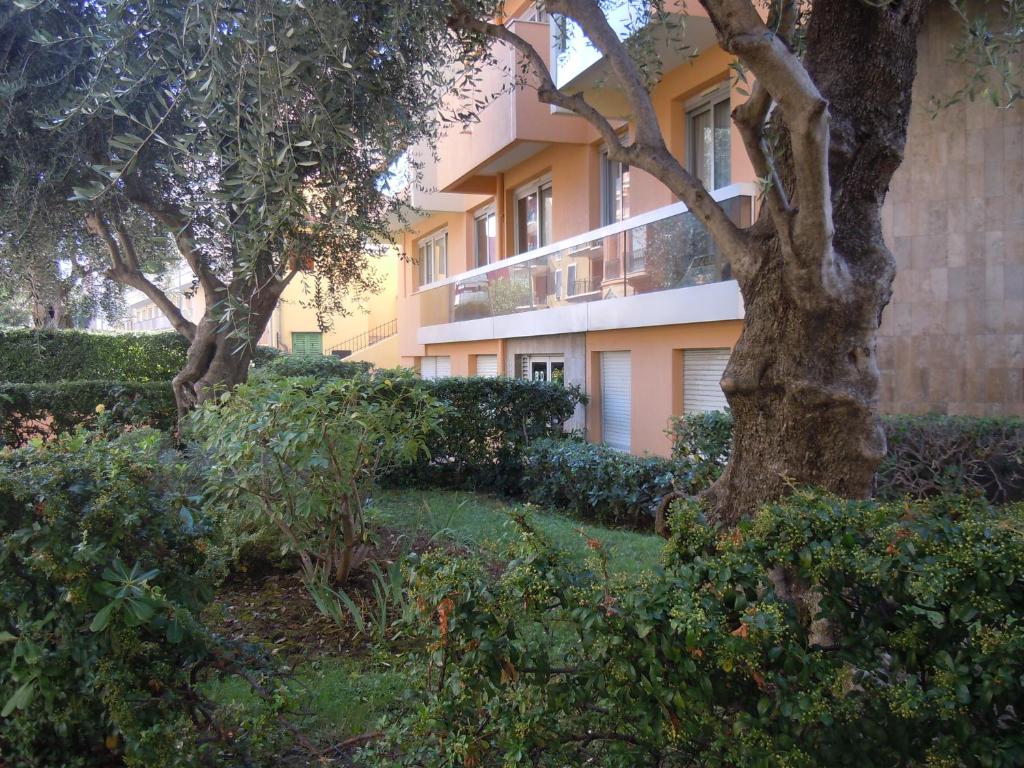 Résidence Le Méditerranée 23 Rue Villarey, 06500 Menton