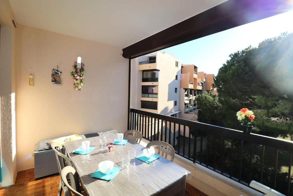 Résidence Le Triangle - Studio pour 4 Personnes 384 511 Av. Jean Jaurès Rés. Le Triangle, n°161 Bat A Entrée C 2e étage Parking n°47, 30240 Le Grau-du-Roi