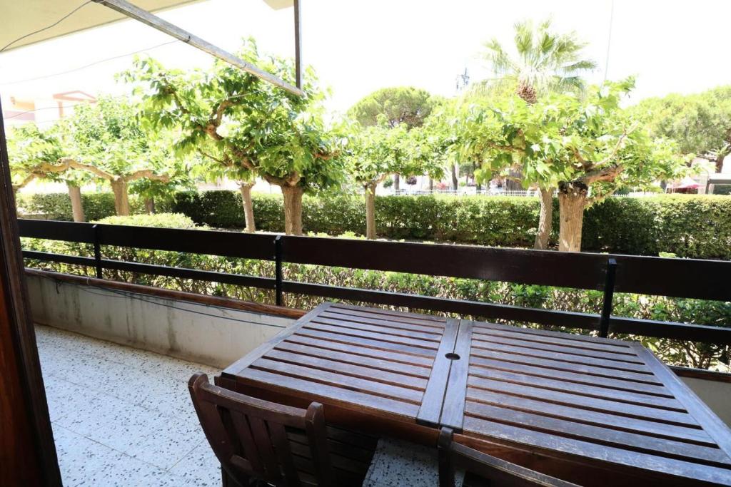 Appartement Résidence Le Vaccares - 3 Pièces pour 6 Personnes 354 2 Rue du Pic St Loup Résidence Le Vaccarès, n°5 RDC parking n°5 30240 Le Grau-du-Roi