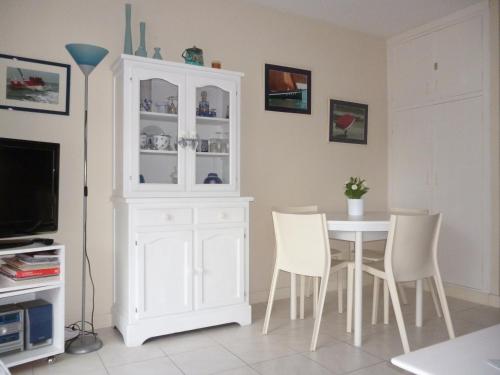 Residence Legenese - Studio COSY avec belle TERRASSE en REZ de JARDIN - 150m PLAGE