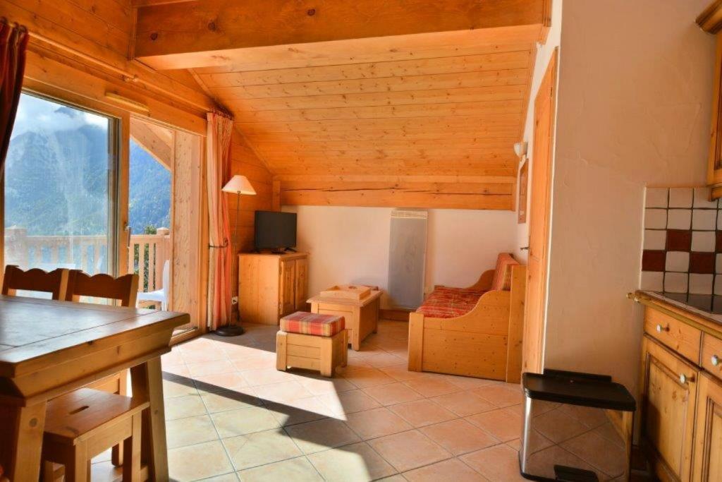 Appartement Résidence Les Alpages - 3 Pièces pour 6 Personnes 214 Chalets Génépy, Bleuets, Colchique 73350 Champagny-en-Vanoise