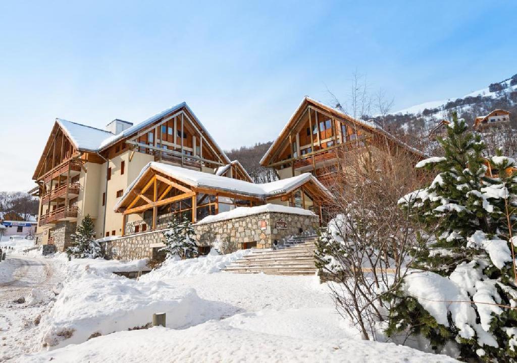 Appartement Résidence les chalets du Galibier Piscine Sauna Hammam WIFI Les routes Les chalets du galibier 73450 Valloire