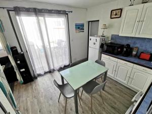 Appartement Résidence Les Marines - 2 Pièces pour 4 Personnes 294 1 Centre Commercial du Port, BP24 11370 Port Leucate Languedoc-Roussillon