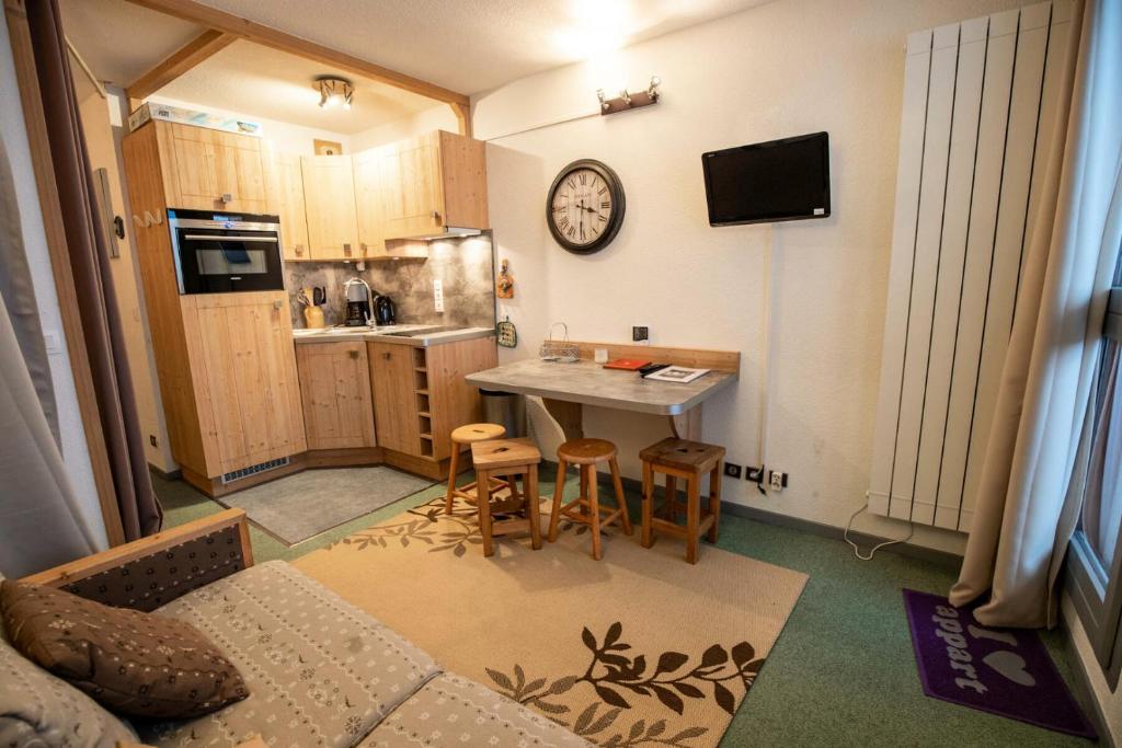 Appartement Résidence Les Melezets 1 - Studio pour 3 Personnes 193211 OFFICE DU TOURISME 73500 Modane