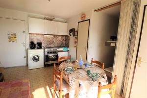 Appartement Résidence Los Amigos - Pièces 804 480 Av. du Palais de la Mer Rés. Los Amigos 2, Entrée Victoria n°301 1er étage pk n°47 30240 Le Grau-du-Roi Languedoc-Roussillon