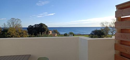 Residence Marina di Bravone - appartement 4 personnes Vue Mer 2ème etage N201