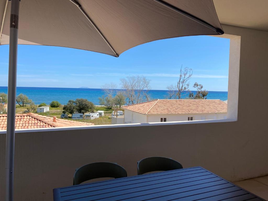 Résidence Marina di Bravone - appartement 6 personnes 5 adultes max Vue Mer 1er étage N156 Residence Marina di Bravone, Plage de Bravone, Bat J4 Lot 156, 20230 Linguizzetta