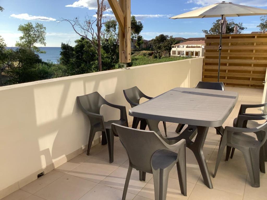 Résidence Marina di Bravone - appartement 6 personnes Vue Mer 1er étage N93-94 Residence Marina di Bravone, Plage de Bravone, Bat F1 Lot 93-94, 20230 Linguizzetta