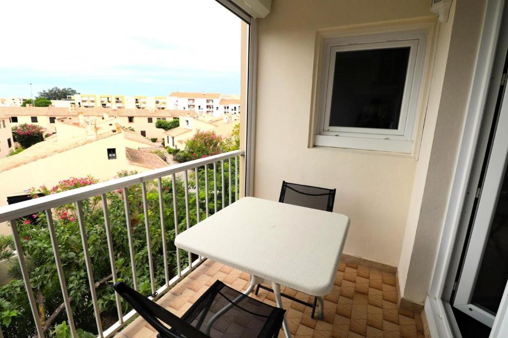 Résidence Sables D'or - 2 Pièces pour 4 Personnes 744 Av. Jean Jaurès Rés. Sables d'Or n°87, 2e étage + garage n°87, 30240 Le Grau-du-Roi