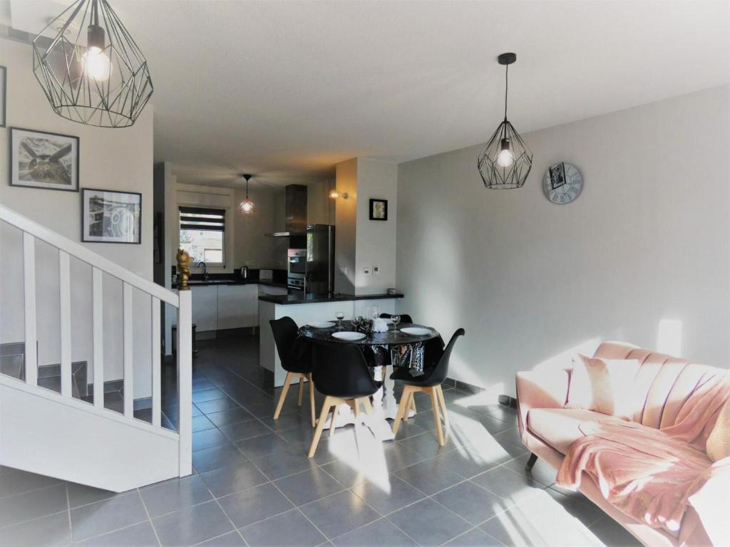 Appartement Résidence Villa Jumelee T3 Duplex - 3 Pièces pour 4 Personnes 564 5 Place Clémenceau 73100 Aix-les-Bains