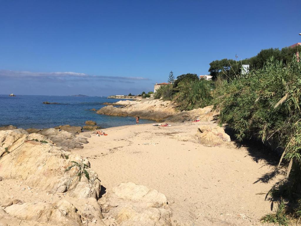 Restful Residence Les Jardins dArvor - 3-Room apartment and Cabin for 6 people 29950 Bénodet