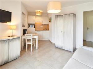 Restful Residence Les Jardins dArvor - 3-Room apartment and Cabin for 6 people