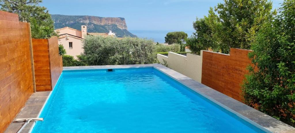 Appartement Rêves de vie, appartement vue mer, piscine non chauffée et spa privatifs 47 Avenue des Terrasses 13260 Cassis