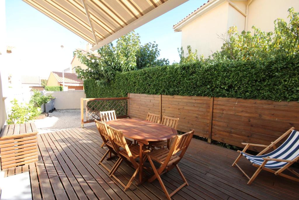 Rez dans maison de caractère avec jardin et sauna 08110 Carignan
