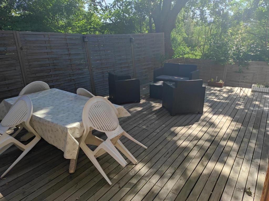 Appartement REZ DE CH avec terrasse et parking Appartement 2 ch à Lurs Peyredul 04700 Lurs