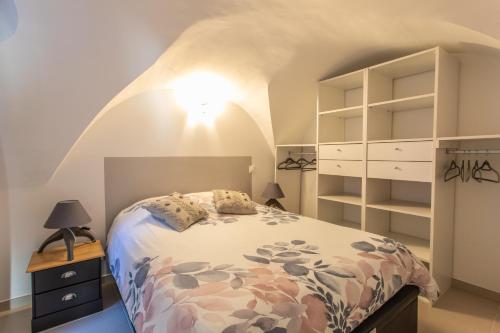 Rez-de-chaussée centre ville d'Embrun 3 étoiles