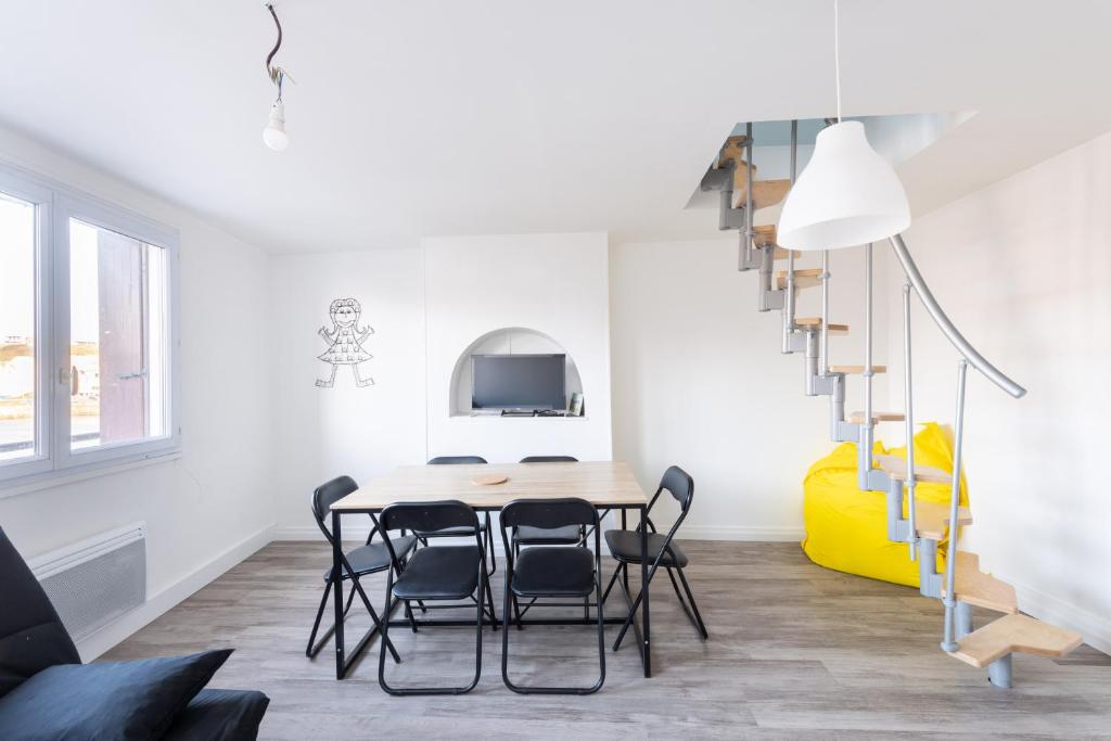 Rez-de-chaussée privatif spacieux 3* d'une villa centre ville