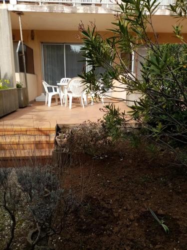Rez de jardin à 100m de la mer