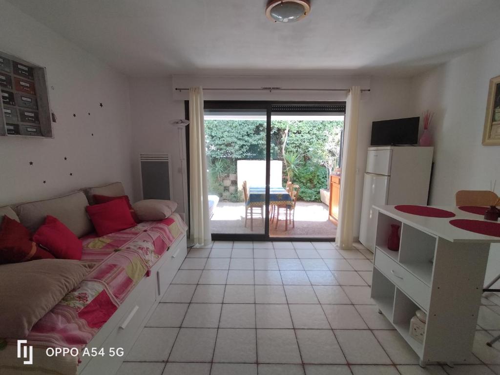 Appartement REZ DE JARDIN avec COIN NUIT et PARKING POUR TOUT FAIRE A PIED 30 Rue André Malraux 83150 Bandol