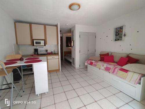 REZ DE JARDIN avec COIN NUIT et PARKING POUR TOUT FAIRE A PIED