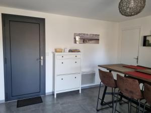 Appartement Rez-de-jardin avec vue sur la Sainte Victoire 189 chemin de Campbernard 13790 Rousset Provence-Alpes-Côte d\'Azur