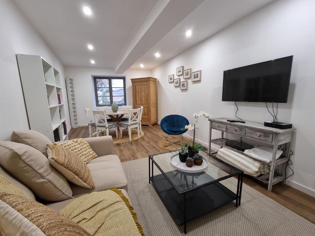 Rez de villa avec place de parking et vue mer. 13600 La Ciotat
