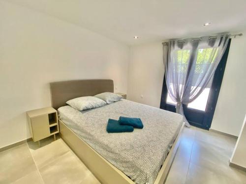 REZ de VILLA STÉPHAN moderne avec SPA/JACUZZI 4pax
