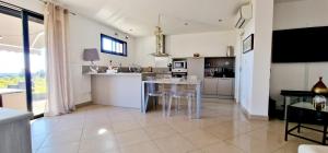 Rez de villa tout confort avec piscine