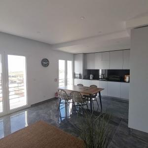 RIBEIRA D'ILHAS CENTRAL HOME