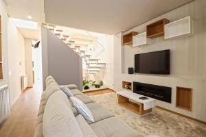 Ribeira Riverhouse - City Centre Duplex with Terrace