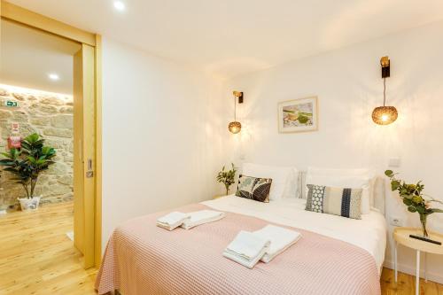 Riverside 2 Bedroom Apartment by DA'HOME