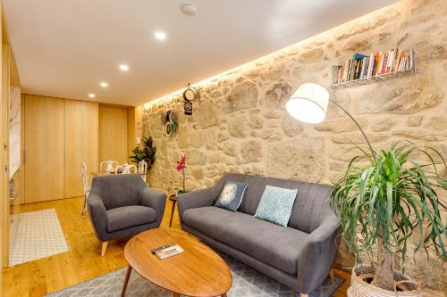 Riverside 2 Bedroom Apartment by DA'HOME
