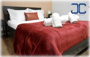 Riverside (with 3 Bedrooms) by JC
