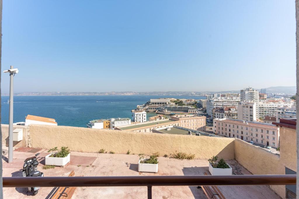 Appartement ROCCA BIANCA - Sur la roche face à la mer et la bonne mère 28 rue du four à chaux 13007 Marseille