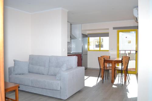 Rocha Apartment 1016