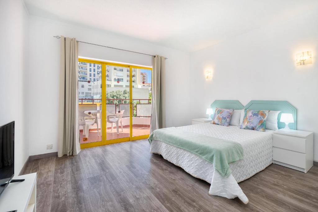 Rocha Beachside Studio by Encantos do Algarve - 326 Avenida das Comunidades Lusíadas Bloco 1 Apt 326, 8500-801 Portimão
