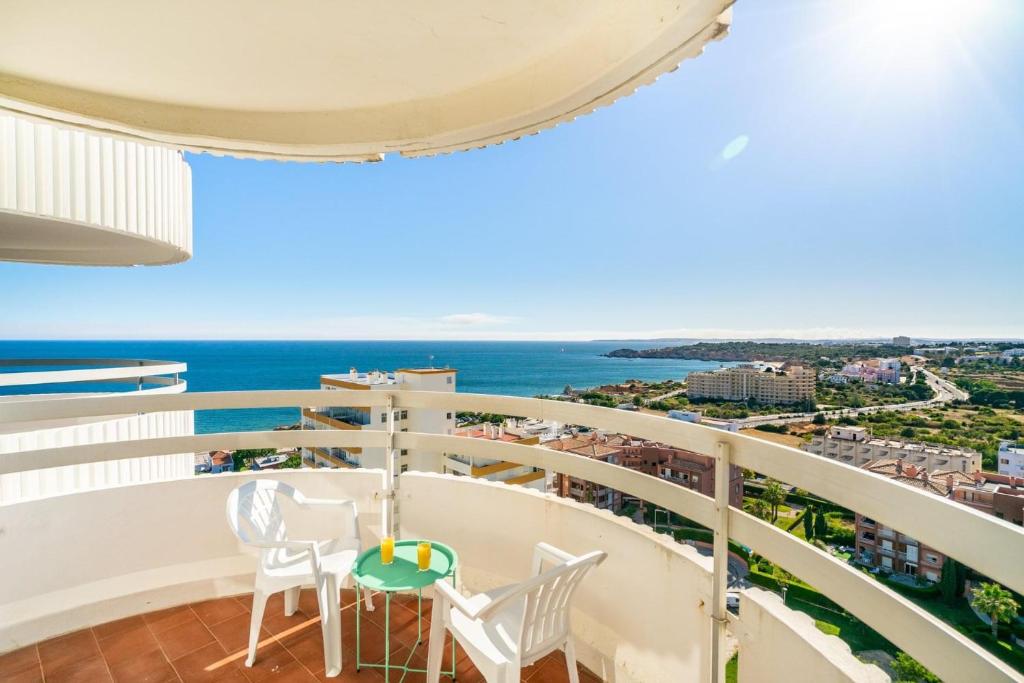 Appartement Rocha Sunset by Encantos do Algarve - 1601 Rua dos Três Castelos Edificio Torre Verde 1601 8500-353 Portimão