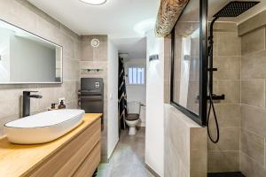 ROCHE : 3 Chambres,6 personnes, bien équipé, déco+