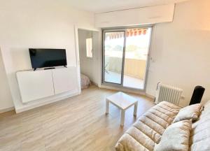 ROCHES BRUNES Terrasse Bord de mer