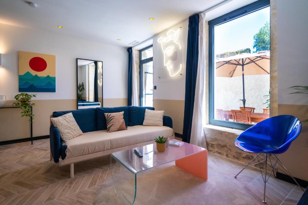 Appartement Roma Divine home cinéma et jardin Rez de chaussée 12 Rue Monjardin 30000 Nîmes